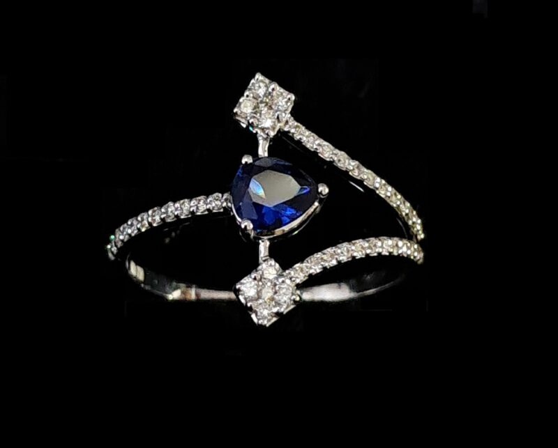 TRI-LINEAR GEMSTONE RING